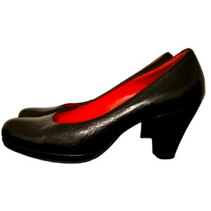 Pas De Rouge Luxury Pumps ❤️